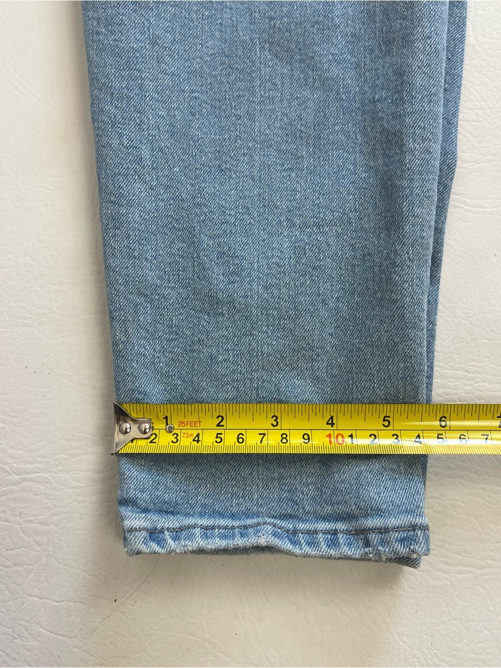 Levi’s High Waisted Mom Jeans W28 L29 Light Wash High Rise - Picture 13 of 14